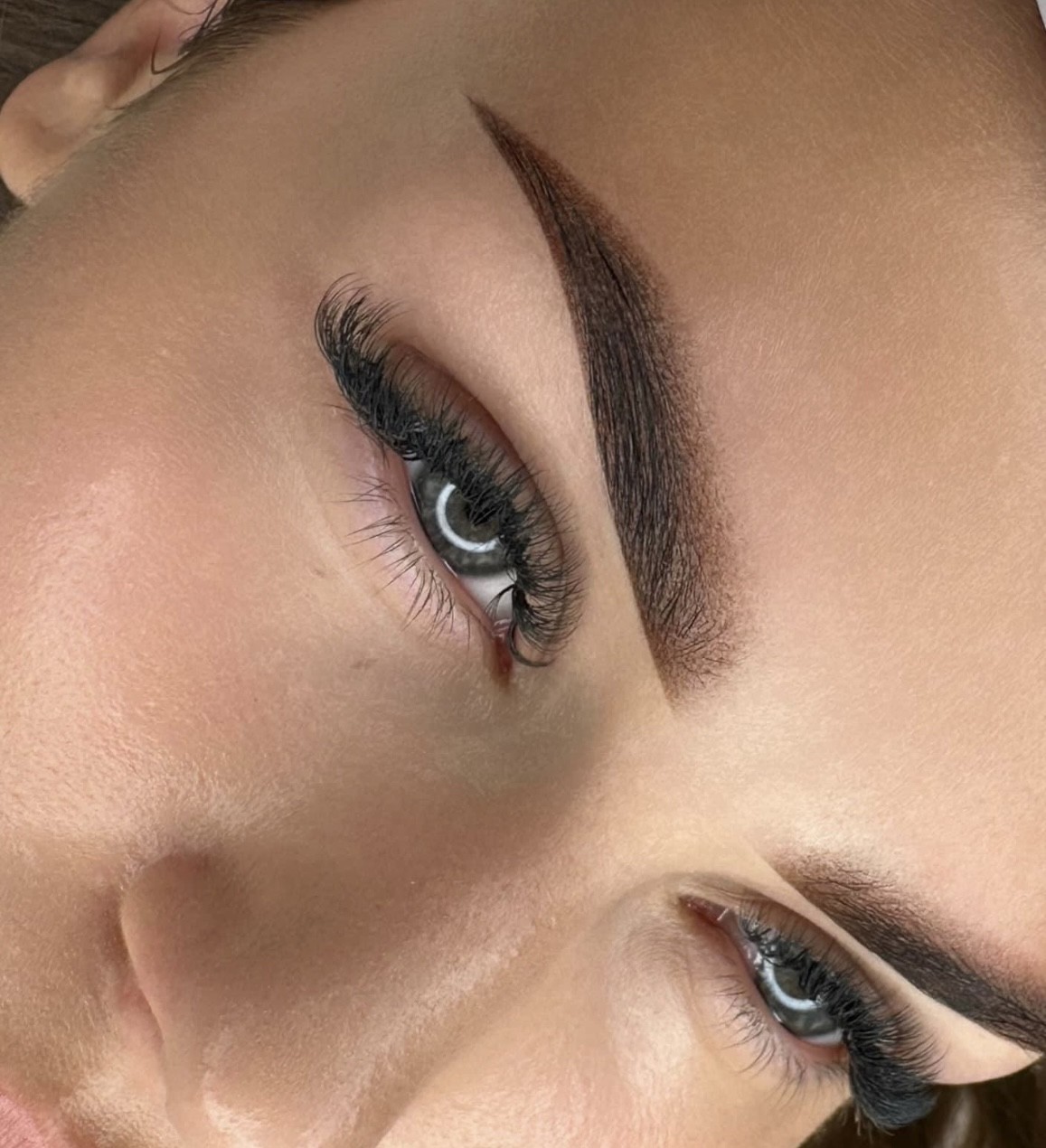 Microblading An Eyebrow